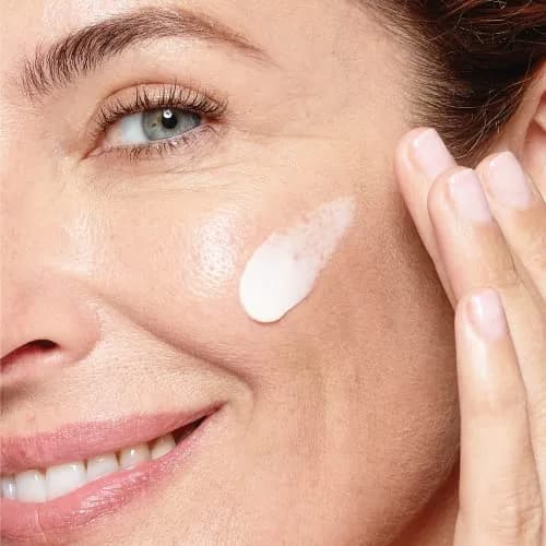 L'Oreal Paris Hydra-Renewal Face Moisturizer for Dry Sensitive Skin with Pro-Vitamin B5, 50ml (1.7 Oz) thumbnail 5