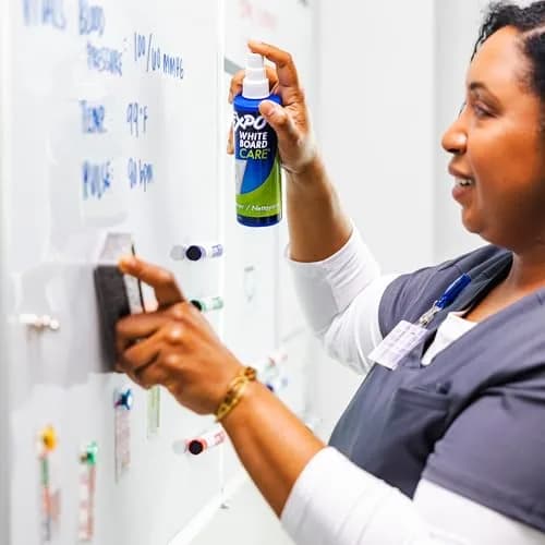 EXPO Dry Erase Whiteboard Cleaning Spray 237ml (8 Fl Oz) | Removes Ghosting & Stubborn Marks thumbnail 4