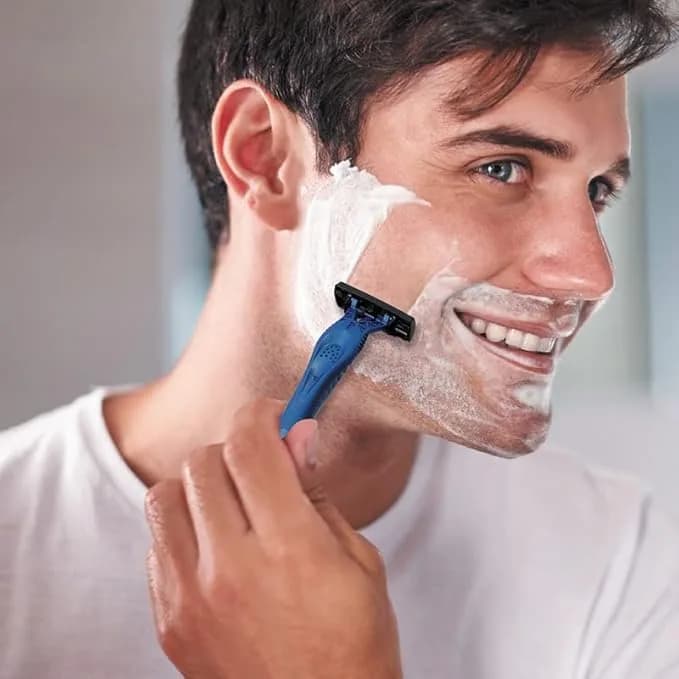 BIC Comfort 3 Advance Disposable Razors for Men | Close & Soothing Shave, 4 Pack thumbnail 3