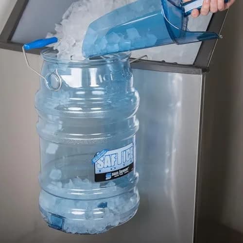 San Jamar Saf-T-Ice Bucket 6 Gallon (18.9 L) Blue | Commercial Ice Tote with HACCP Hook & Drying Hanger thumbnail 8