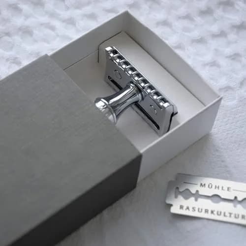 MÜHLE TRADITIONAL R89 Double Edge Safety Razor (Closed Comb) | Perfect for Everyday Use | Barbershop Quality Close Smooth Shave | Luxury Razor for Men thumbnail 4