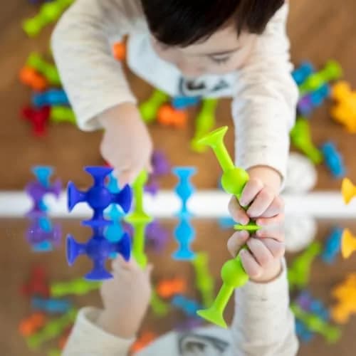 Fat Brain Toys Squigz Starter Set 24 Piece Silicone Suction Bath Toys for Kids 3+ | Sensory & Playful Experimentation thumbnail 7