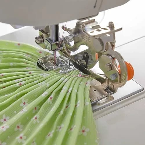 SINGER Ruffler Attachment Foot for Pleats & Gathers, Low-Shank Machines | 7.6 cm (3 in) x 5.1 cm (2 in) x 5.1 cm (2 in) thumbnail 2