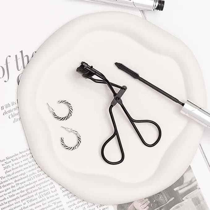 Truyu Black Eyelash Curler with 2 Silicone Replacement Pads | No Pinching, Longer Looking Lashes thumbnail 8
