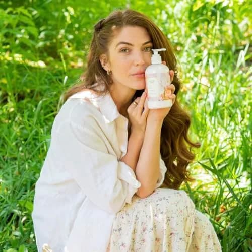 Camille Beckman Silky Body Cream Daily Moisturizer 380ml (13 oz) | Non-Greasy Hydration with Almond Oil thumbnail 6