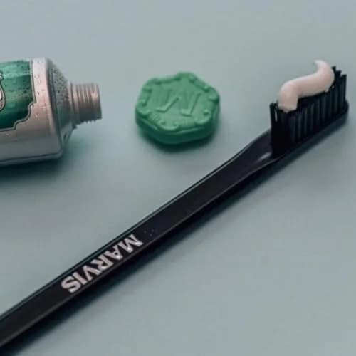 Marvis Toothbrush Medium Nylon Bristle Silver | Lightweight & Travel-Friendly thumbnail 6