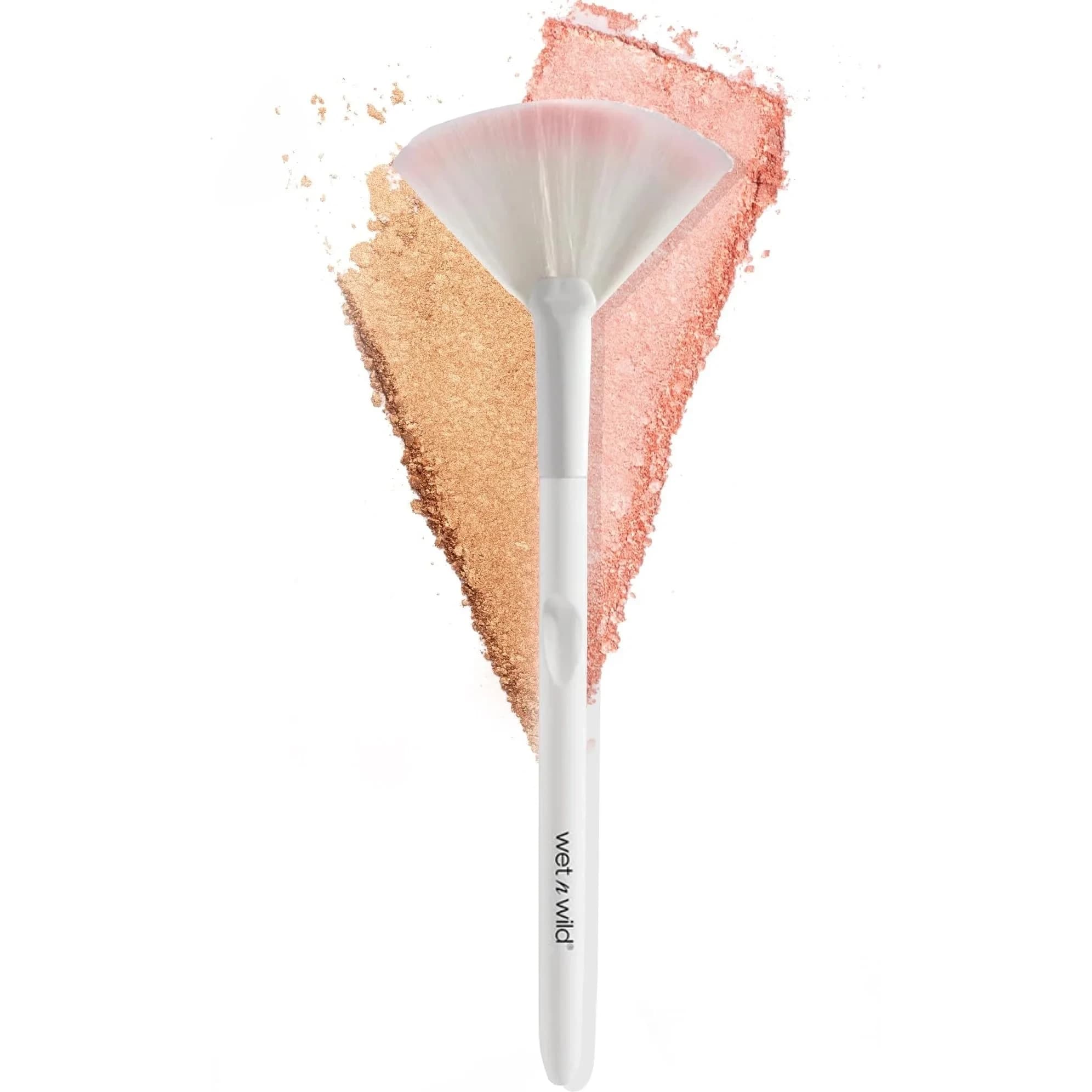 wet n wild Fan Brush: Precision Blending with Vegan Polymax Fibers, Ergonomic Handle