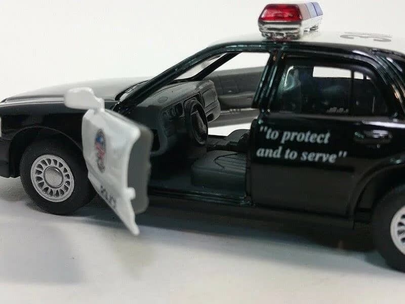 KiNSMART Ford Crown Victoria Police Interceptor 1:42 Scale 5" Die-Cast Car | Pullback Action for Kids & Collectors thumbnail 3