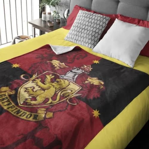 Northwest Harry Potter Gryffindor House Crests Silk Touch Throw Blanket 127x152 cm (50" x 60") | Official Merchandise for Fans thumbnail 2