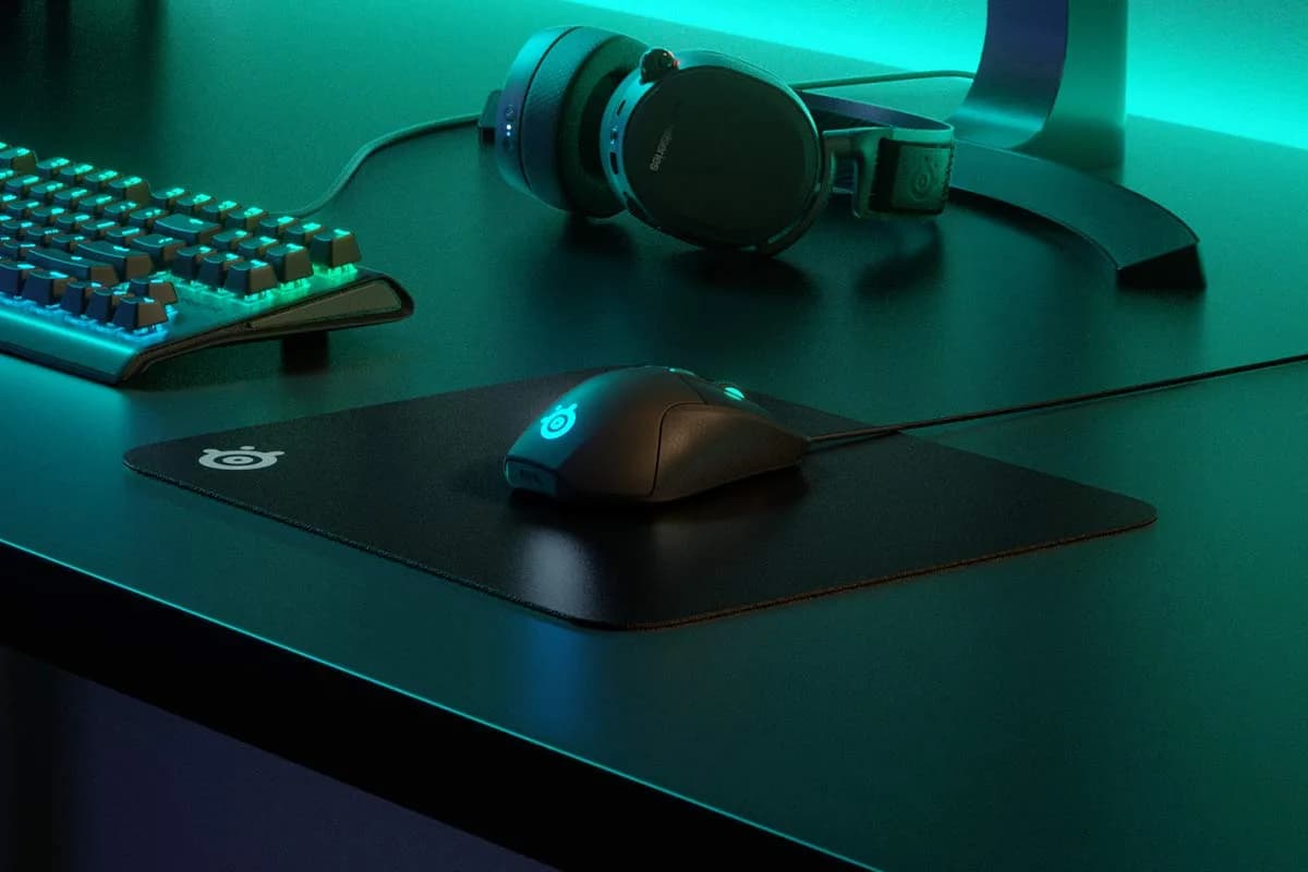 SteelSeries QcK Hard Medium Gaming Mouse Pad | Pinpoint Accuracy for Esports Pros thumbnail 3