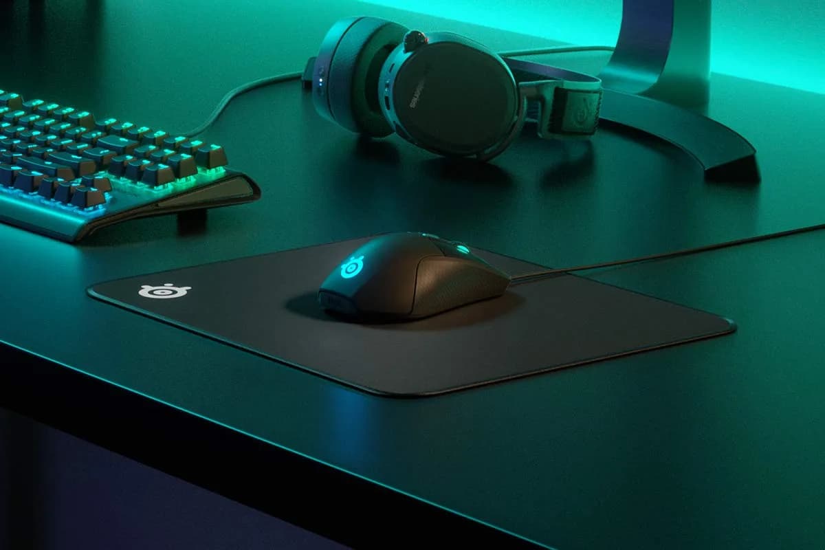 SteelSeries QcK Large Stitched Edge Gaming Mouse Pad, Black | Optimized for Gaming Sensors thumbnail 3
