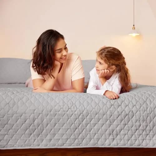 Exclusivo Mezcla Reversible Full Queen Quilt Bedding Set Light Grey | Lightweight Breathable All-Season Bed Coverlet with 2 Shams (220 x 240 cm / 86 x 96 Inch) thumbnail 3