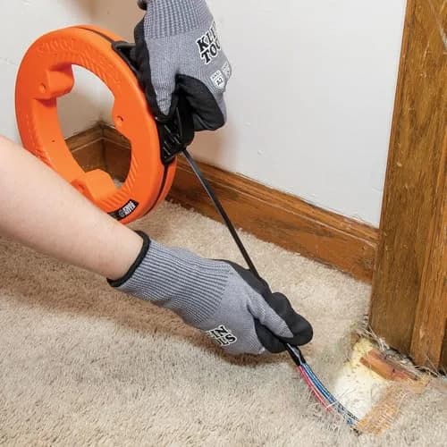 Klein Tools 25-Foot Steel Fish Tape | 7.62m (25 ft) x 6.35mm (1/4") Flat Electrical Wire Puller thumbnail 4