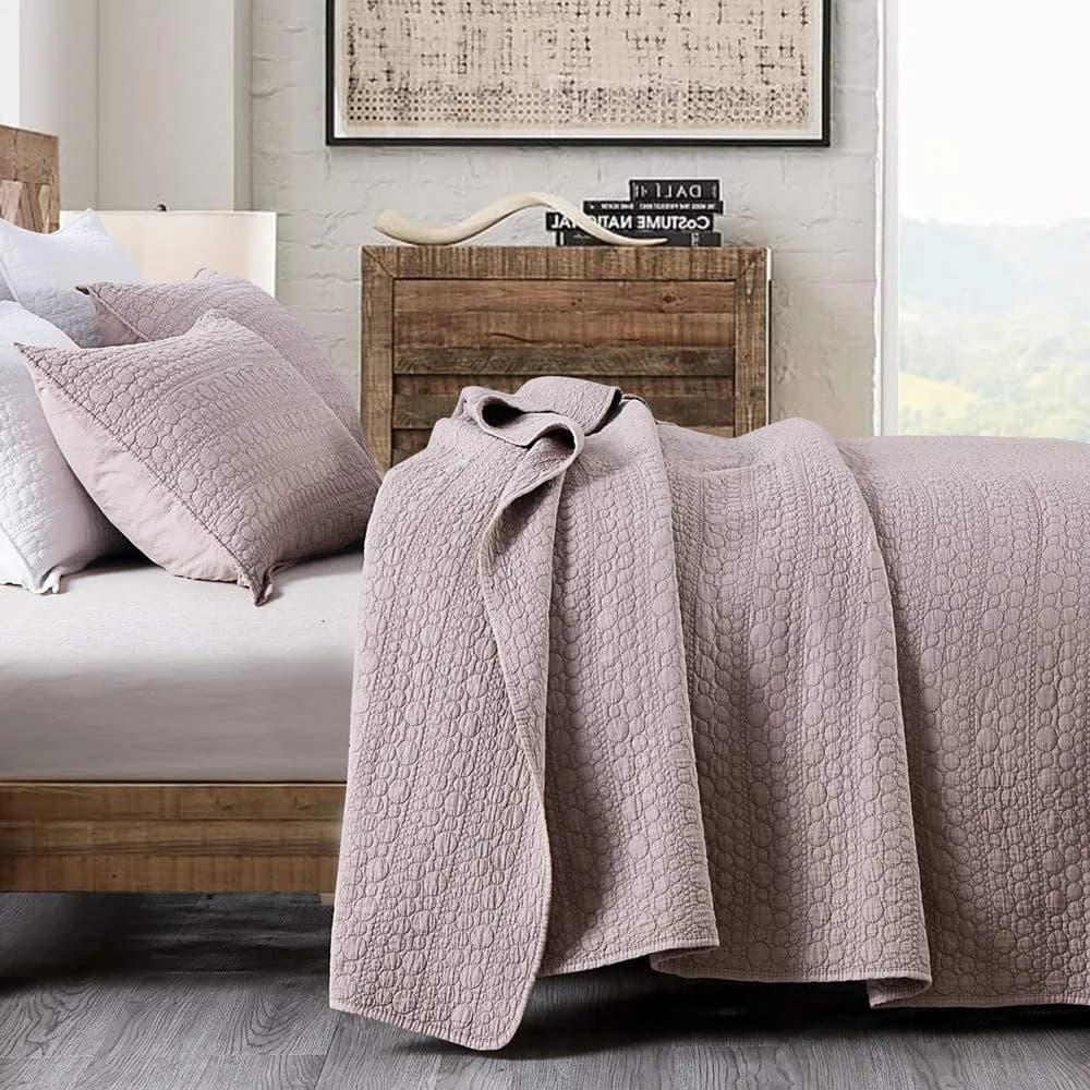 HORIMOTE HOME Quilt Set Queen Size Cameo Rose | Classic Geometric Spots, Ultra Soft, All Season Lightweight Bedspread