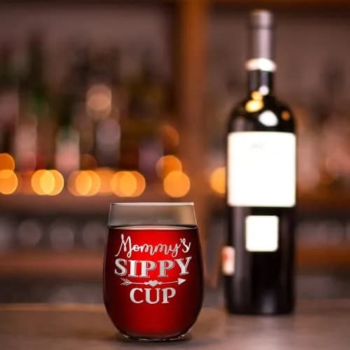 Cuptify Mommy's Sippy Cup Stemless Wine Glass 503ml (17 fl oz) | Laser Etched Heart Arrow Design thumbnail 4