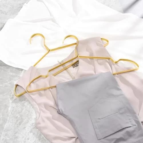 Amber Home Matte Gold Aluminum Coat Hangers 20 Pack, 41.9 cm (16.5”) Extra Smooth & Durable Metal Shirt Dress Hanger, Light & Sturdy Rack for Jacket Trouser Pant Slack thumbnail 4