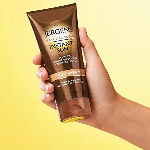 Jergens Natural Glow Instant Tanning Moisturizer Light Bronze 177ml (6 fl oz) | Streak-Free Sunless Tan thumbnail 9