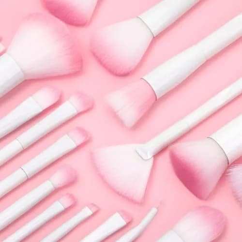 wet n wild New Powder Brush | Flawless Powder Application, Vegan Polymax Fibers, Comfortable Grip thumbnail 4