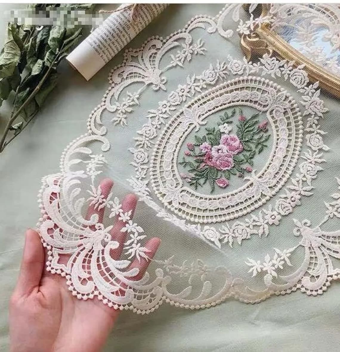 Fiygor Retro Lace Placemats 2-Pack 30x40cm (12x16-in) | Handmade French Crochet Doilies for Dining Tables