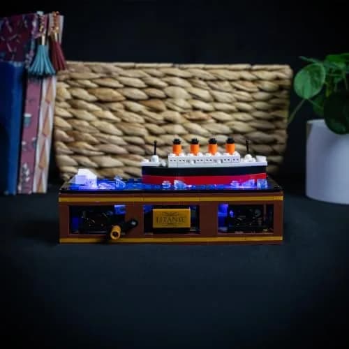 Brick Loot Titanic Iceberg Model Kit with LED Lights, 319-Piece Building Set 19.05cm (7.5" L) x 5.08cm (2" W) x 10.16cm (4" H) | STEM Learning Fun thumbnail 5