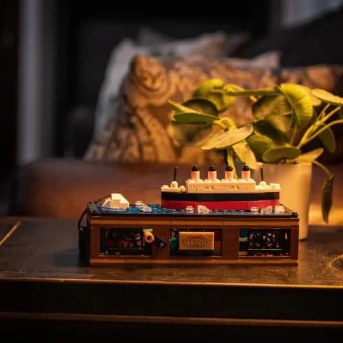 Brick Loot Titanic Iceberg Model Kit with LED Lights, 319-Piece Building Set 19.05cm (7.5" L) x 5.08cm (2" W) x 10.16cm (4" H) | STEM Learning Fun thumbnail 6