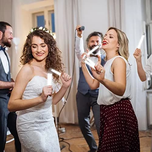 LEIFIDE 100 Pcs White Glow Sticks Bulk, 6 Inch (15 cm) Light Sticks for Party | 24+ Hour Glow thumbnail 6