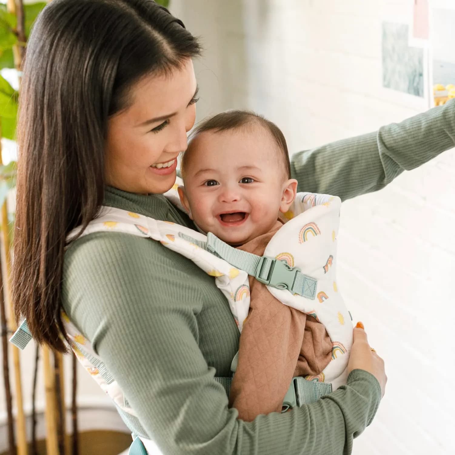 Infantino Flip 4-in-1 Baby Carrier Convertible Ergonomic, Rainbow | Adjustable, 8-32 lbs, 4 Carry Modes thumbnail 7