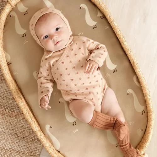 GRSSDER Ultra Soft Fitted Bassinet Sheets 2 Pack, 81cm x 41cm x 13cm (32" x 16" x 5") | Universal Fit for Oval, Rectangle, Moses Basket Mattresses thumbnail 4