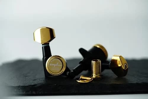 Guyker Guitar Locking Tuners (3L+3R) - 1:18 Gear Ratio, Gold+Black | Precision Tuning for Electric & Acoustic Guitars thumbnail 4
