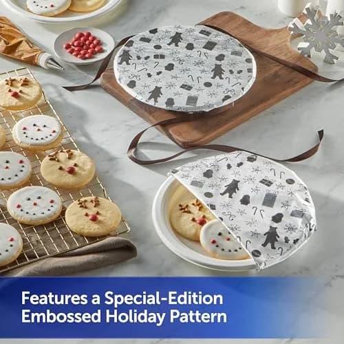 Reynolds Wrap Fun Foil Embossed Holiday Pattern Aluminum Foil Roll 25 Sq. Ft. (22.86 cm x 7.64 m) | Festive Food Gift Wrapping thumbnail 2