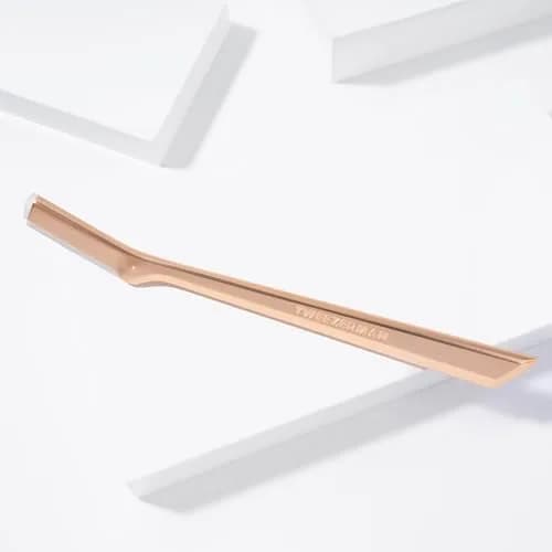 Tweezerman Facial Razor Rose Gold with 3 Replacement Blades | Gentle Exfoliation & Peach Fuzz Removal thumbnail 5