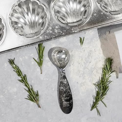 Fox Run Stainless Steel Scallop Shell Madeleine Pan, 12 French Cookie Molds | 34.1 cm x 42.2 cm x 10.5 cm thumbnail 3