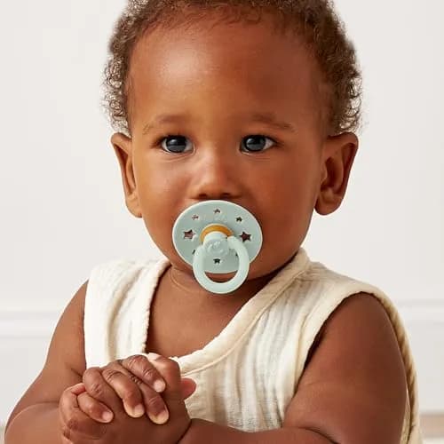 Itzy Ritzy Natural Rubber Pacifiers for 0-6 Mo | BPA-Free, Glow in Dark, Chic & Safe thumbnail 4