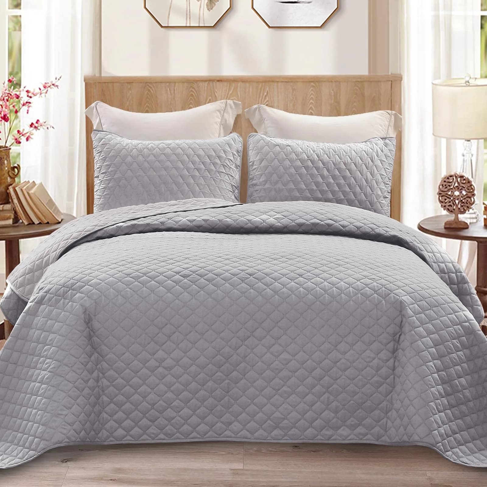 Exclusivo Mezcla Reversible Full Queen Quilt Bedding Set Light Grey | Lightweight Breathable All-Season Bed Coverlet with 2 Shams (220 x 240 cm / 86 x 96 Inch) - main product image